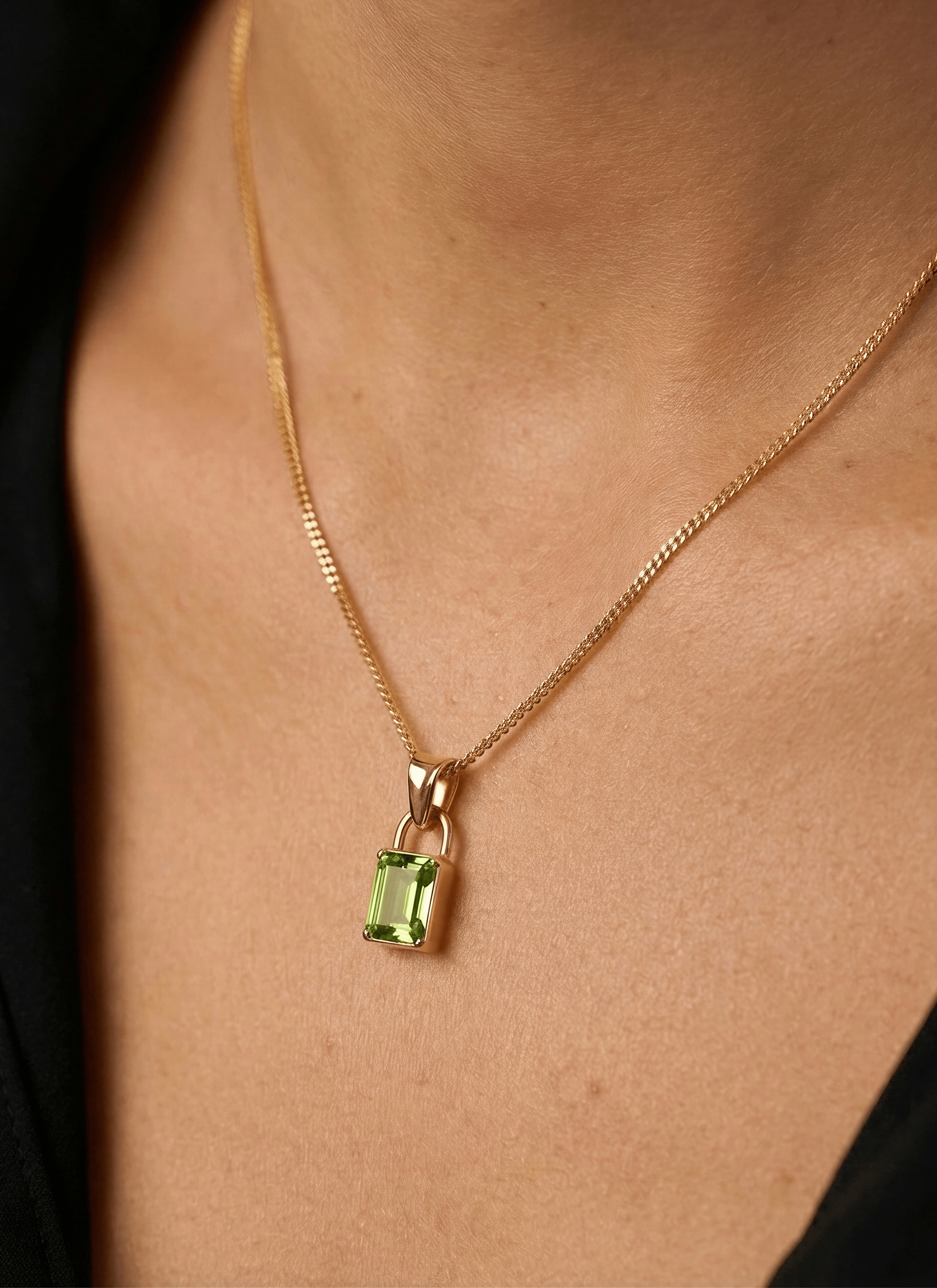 Locksy Hanger Goud — Peridot • Personaliseerbaar Secundaire afbeelding