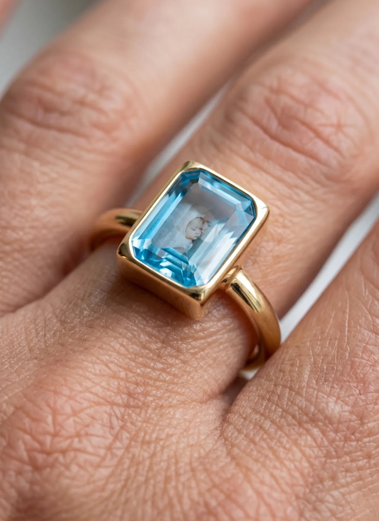 Momentum Ring Goud — Topaas • Personaliseerbaar Hoofdafbeelding